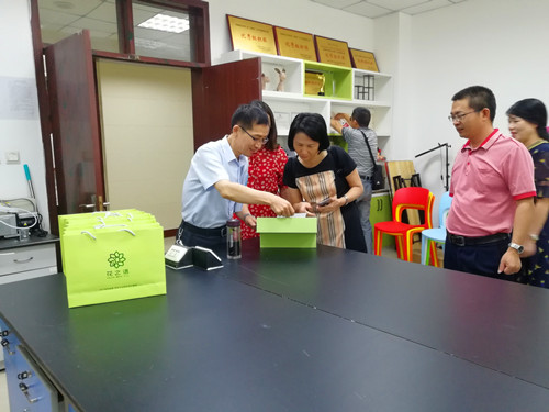 (座谈会现场)7月2日上午,河南师范大学化学与化工学院党委书记来俊军