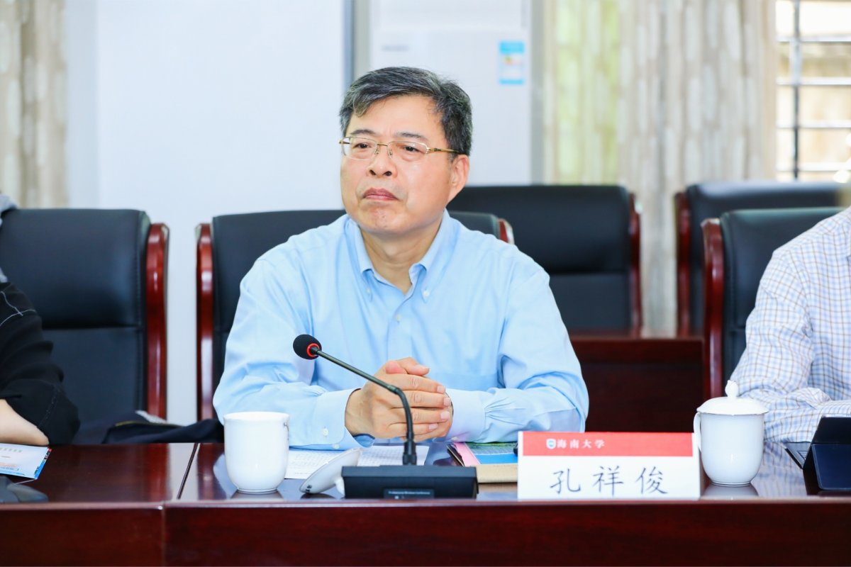 仪式上,王琦院长,孔祥俊院长共同签署了合作协议.