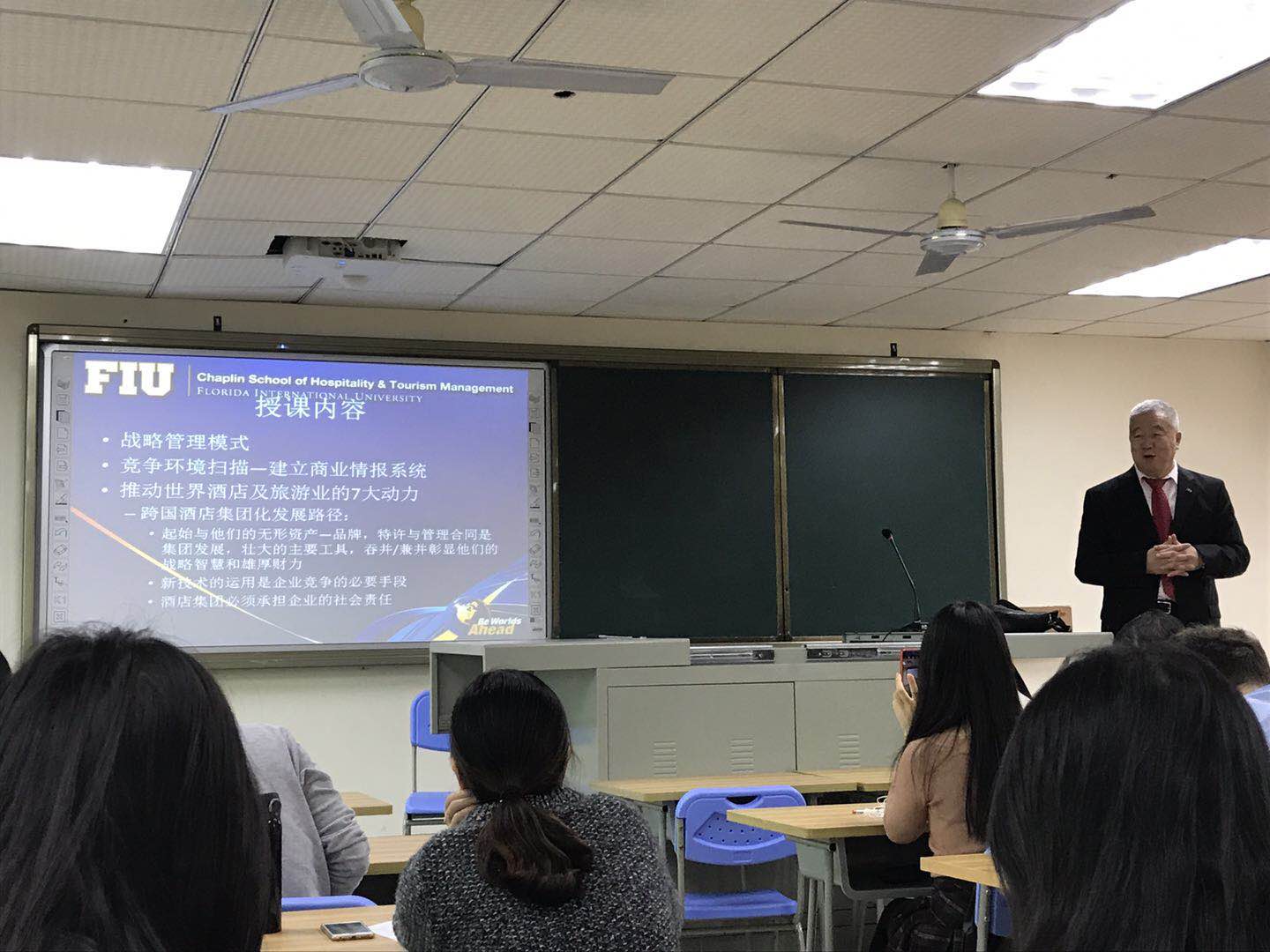 讲座在热烈掌声中圆满结束【撰写:廖武华 审稿:陈扬乐 王冰】