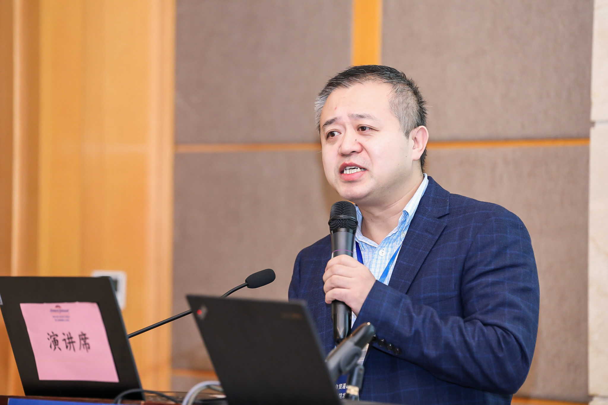 (海南大学经济学院执行院长李世杰教授)