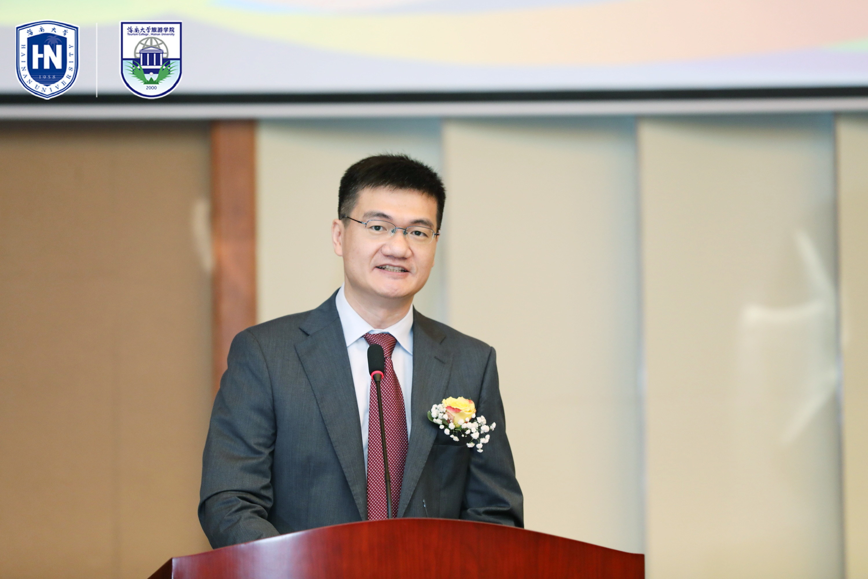 海南大学旅游学院举办20周年院庆活动,叶光亮副校长出席并讲话