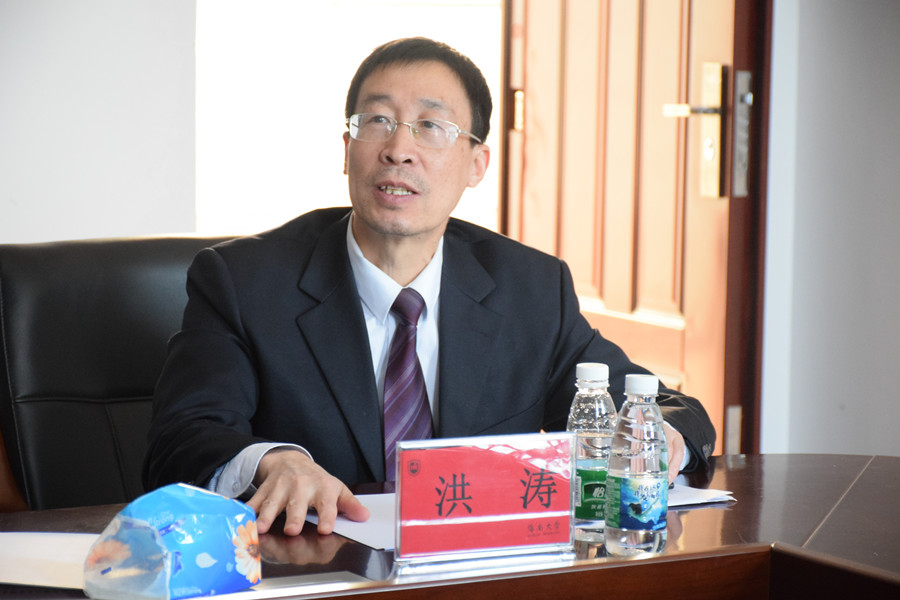 海南省委党校副校长包亚宁,北京工商大学教授洪涛,美国南加州大学教授