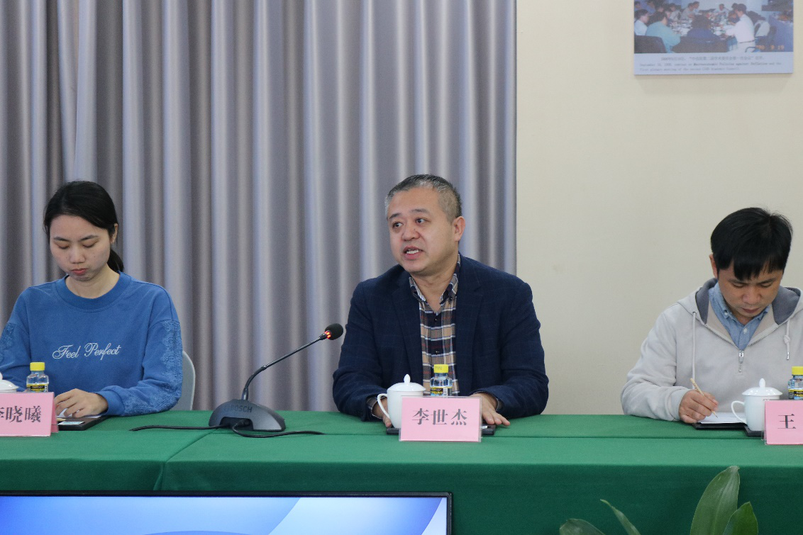 海南大学经济学院的长期支持表达了感谢,对李世杰院长在2021年10月30
