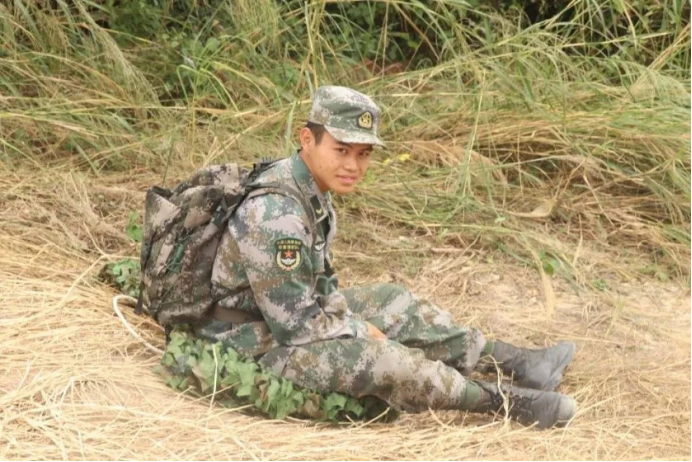 榜样的力量军营大学生战士张耀宇