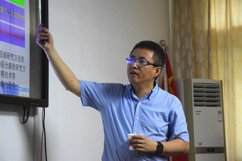 对外经贸大学王永贵教授应邀到管理学院讲学