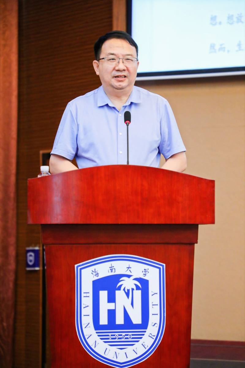 海南大学管理学院举行2021级研究生开学典礼