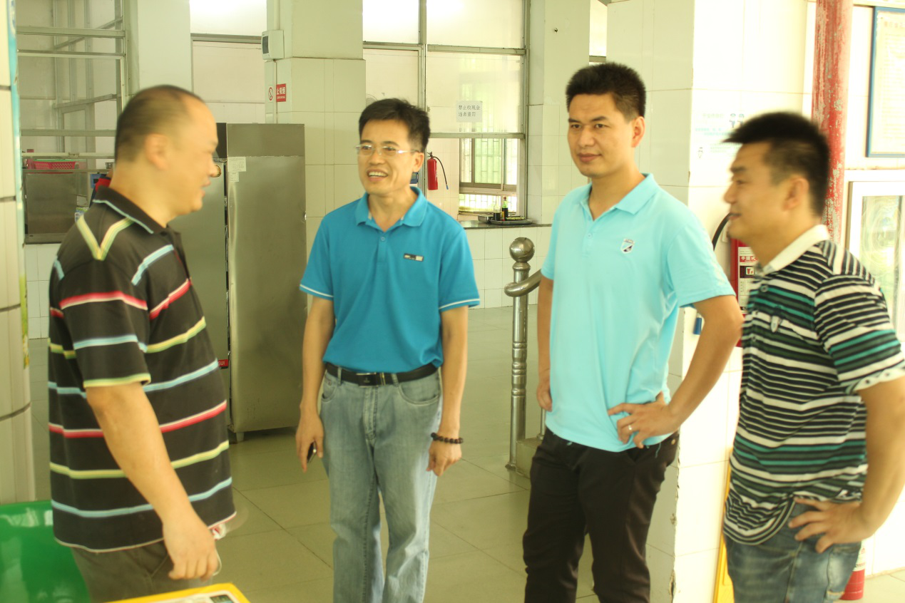 儋州市公安局副局长范学伟到儋州校区调研