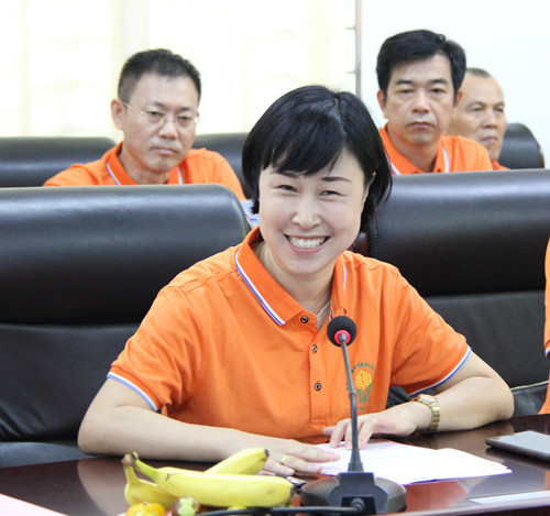 座谈会上,院党委书记王丽娜致欢迎辞.