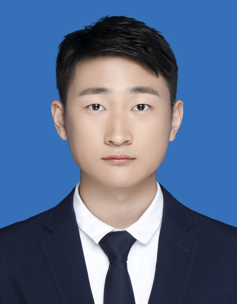 张亚彬,男,籍贯河南卫辉,2017级法学5班,曾任班级班团长.