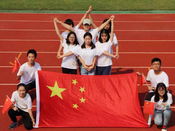 生命科学与药学院我与国旗合影活动圆满完成