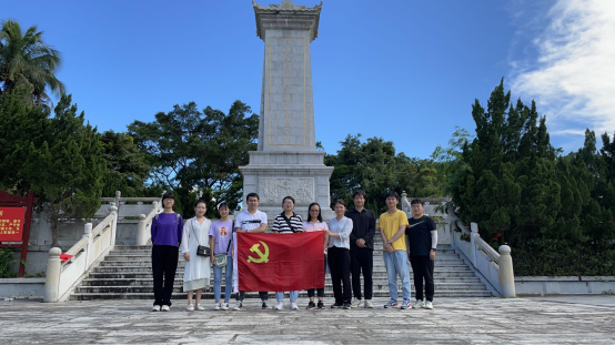 时间回到1943年,正是王国兴带领饱受国民党迫害的黎族苗族群众揭竿而