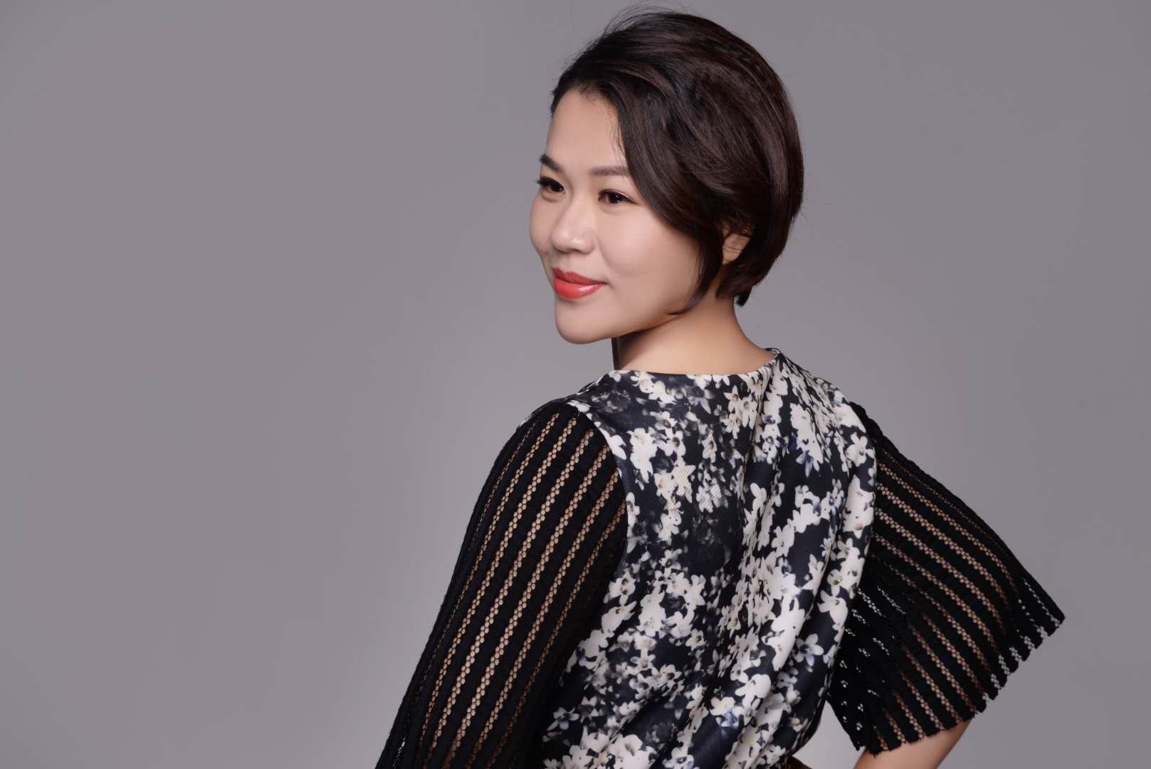 郑虹-音乐与舞蹈学院