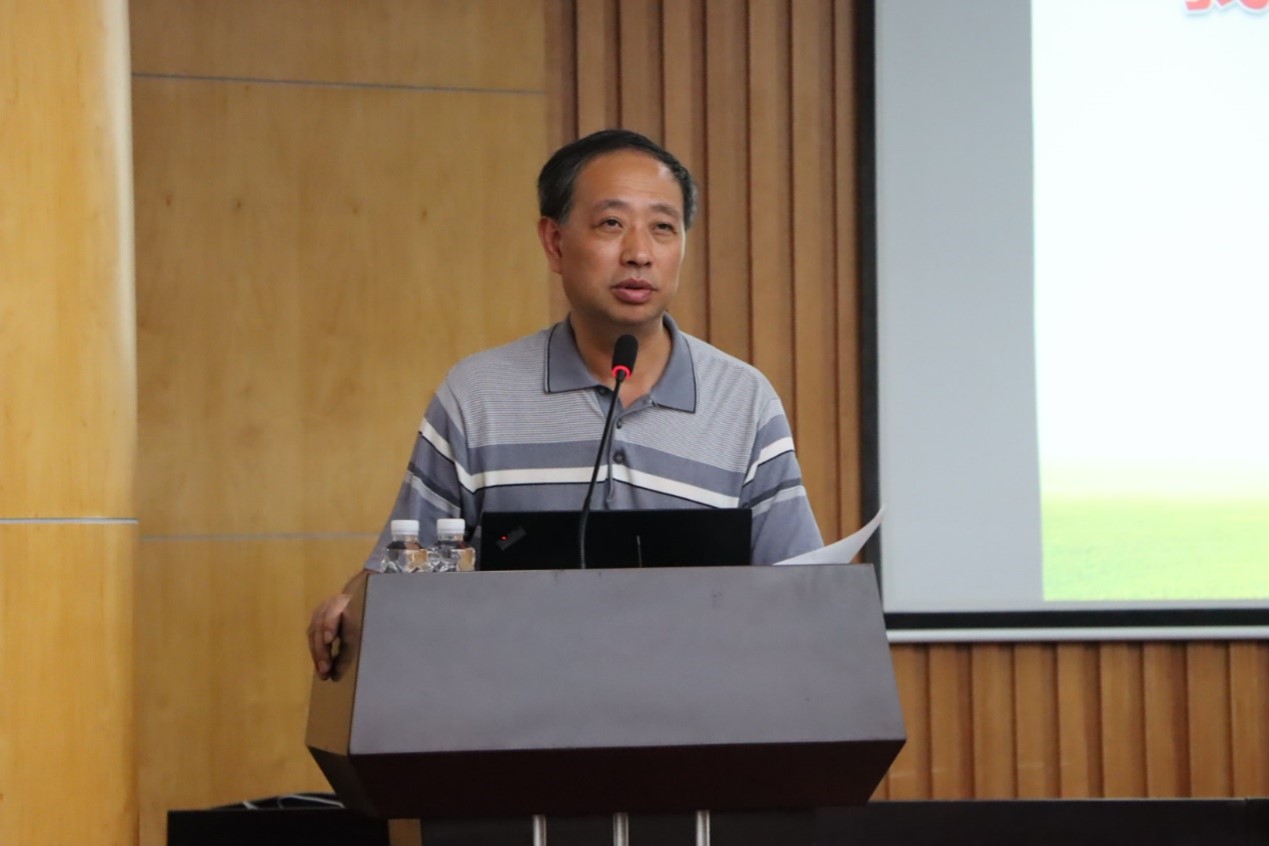 02科技处邹勇华处长主持学术报告会03学术报告会现场0